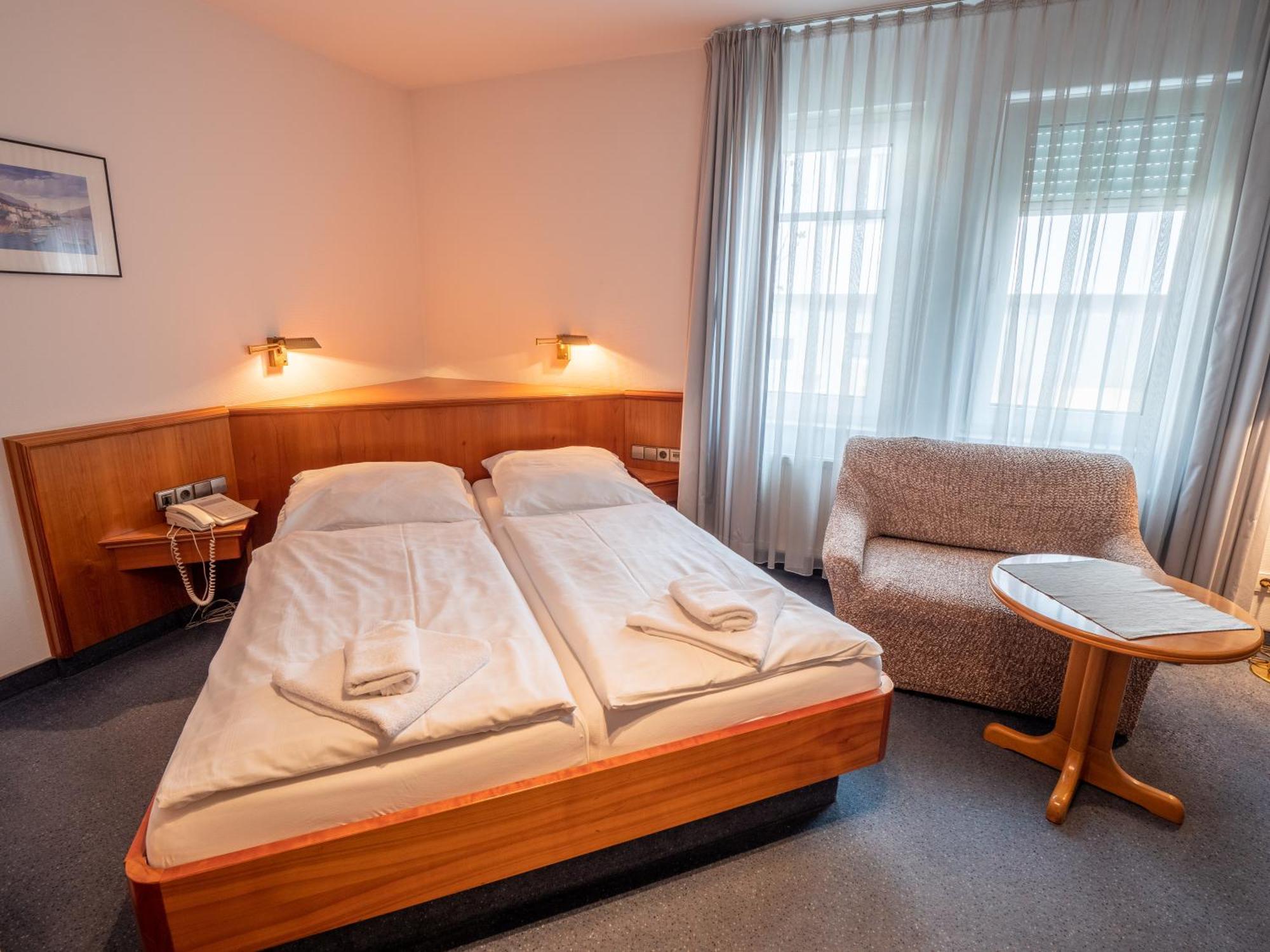 Hotel Pflum Mit Gaestehaus Nuertingen Pokoj fotografie