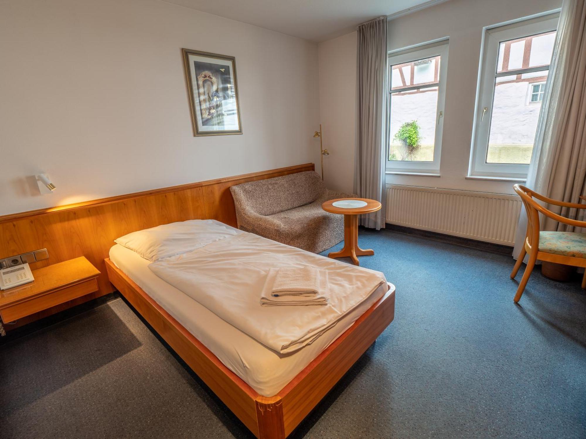 Hotel Pflum Mit Gaestehaus Nuertingen Exteriér fotografie