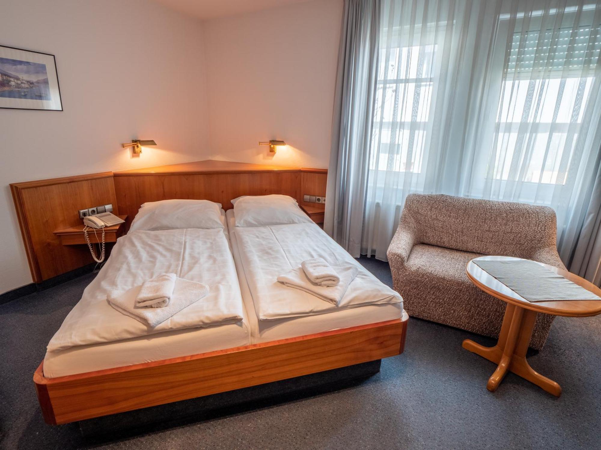 Hotel Pflum Mit Gaestehaus Nuertingen Pokoj fotografie