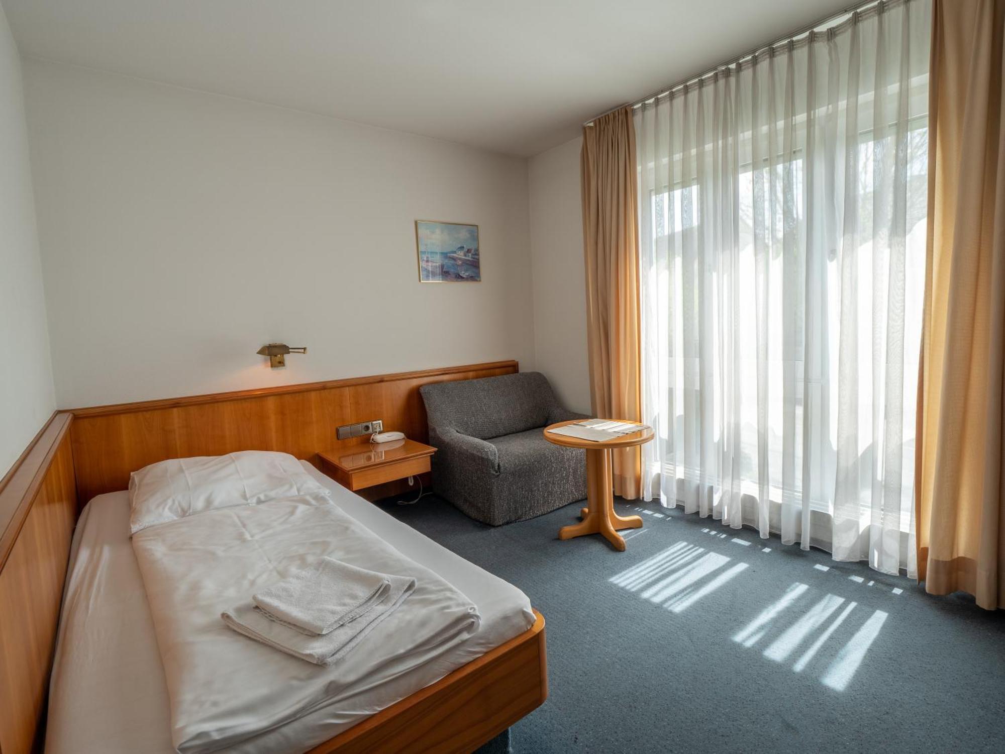 Hotel Pflum Mit Gaestehaus Nuertingen Exteriér fotografie